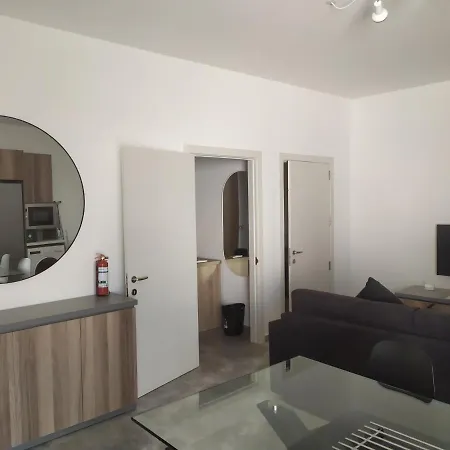 No. 38 Appartments *